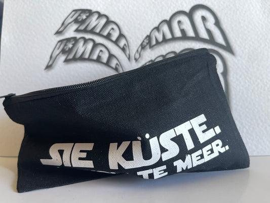 Sie Küste. Er wollte Meer. - Festival & Weekend Organizer Bag | Clubber & Party Accessoires | Canvas 210x115mm